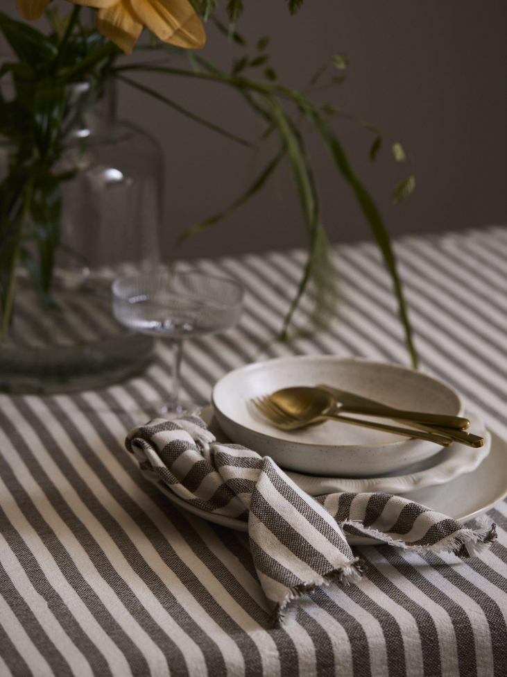 Tafelkleed 'Gaby' 140x280 - Bruin