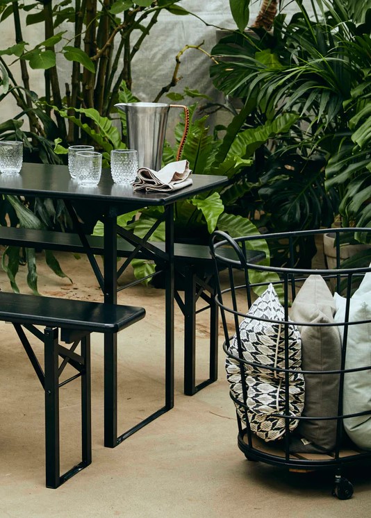 Stalen mand op wielen - Zwart