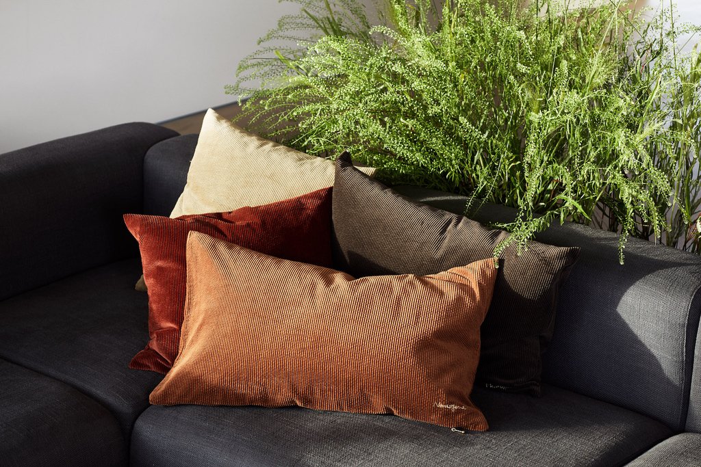 Kussenhoes 'Corduroy' 70x40cm - Bruin