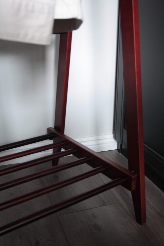 Kledinghanger met schoenenrek 'Confident' - Walnoot